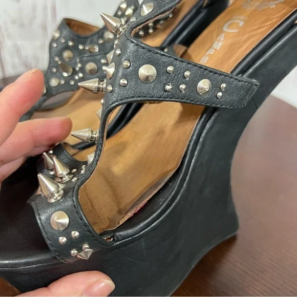 JEFFREY CAMPBELL CONTAIN Studded Black leather heelless platform sandals 7 EUC - Picture 13 of 17